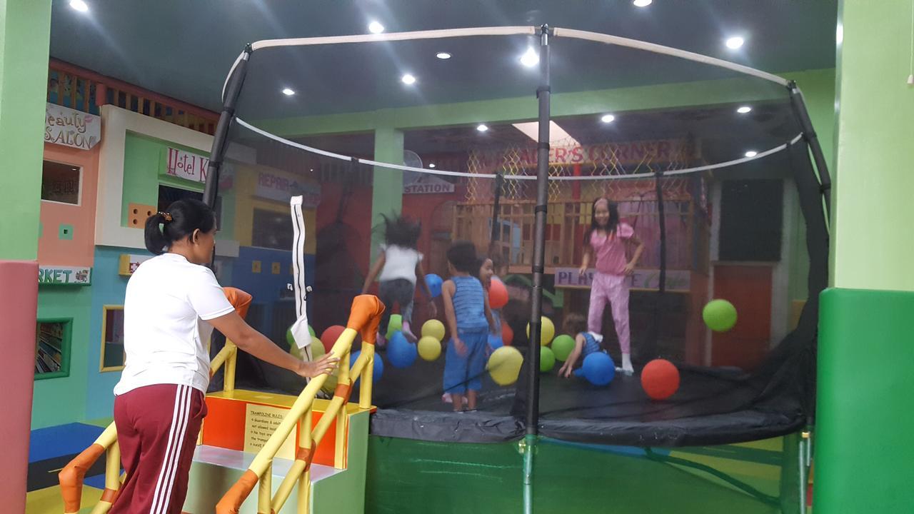 Mj'S Residences Garden Hotel And Kids Indoor Playhouse Моалбоал Екстериор снимка