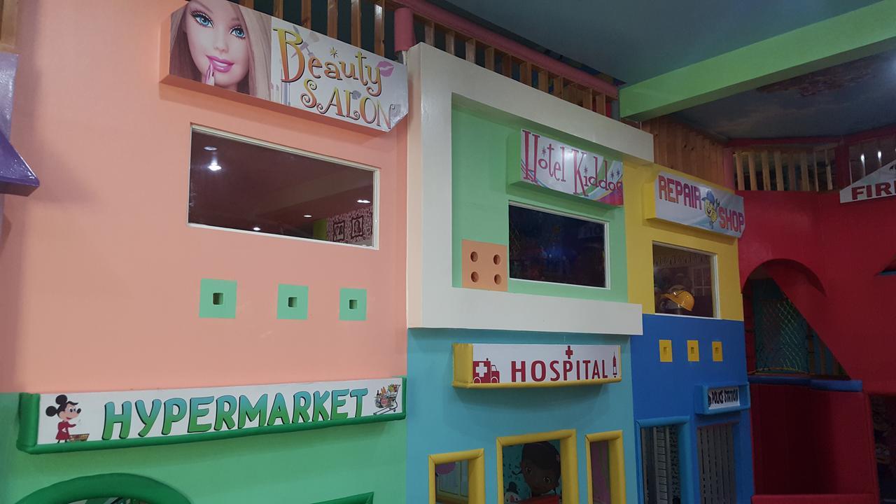 Mj'S Residences Garden Hotel And Kids Indoor Playhouse Моалбоал Екстериор снимка